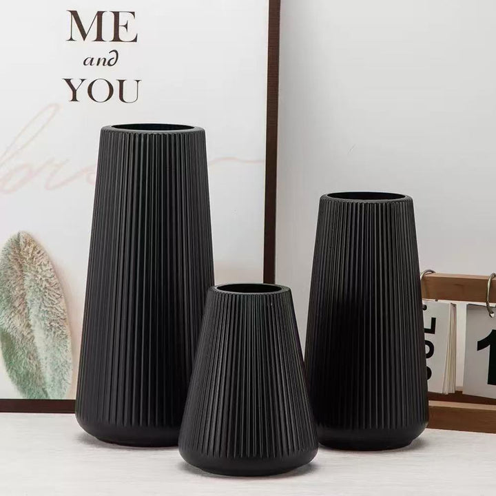 Solid-color vase