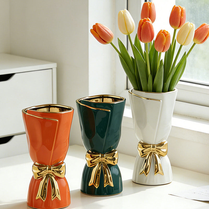 Nordic Minimalist Ceramic Vase with Gold-Rimmed Bow