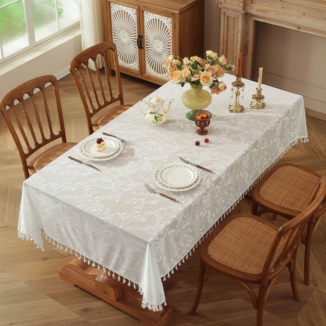 Fresh, pastoral-style American tablecloth