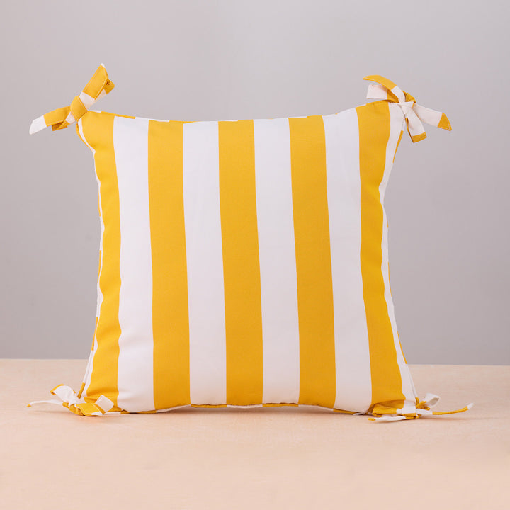 Outdoor waterproof and sun-resistant throw pillow