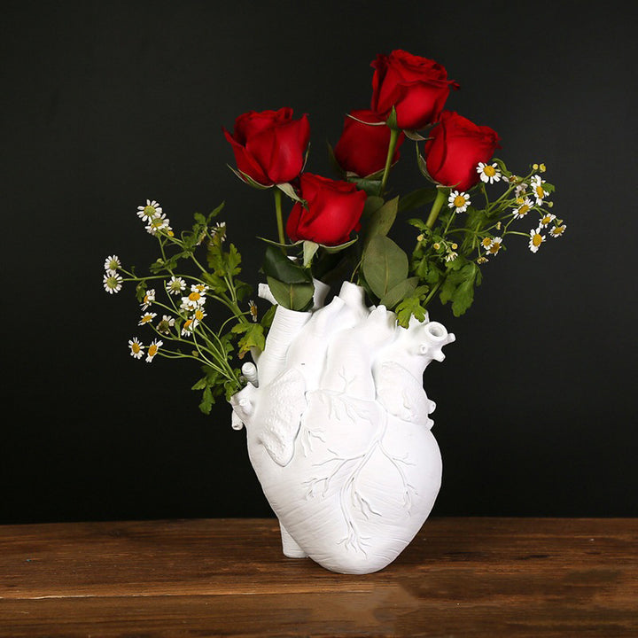Viral, fun heart-shaped resin vase