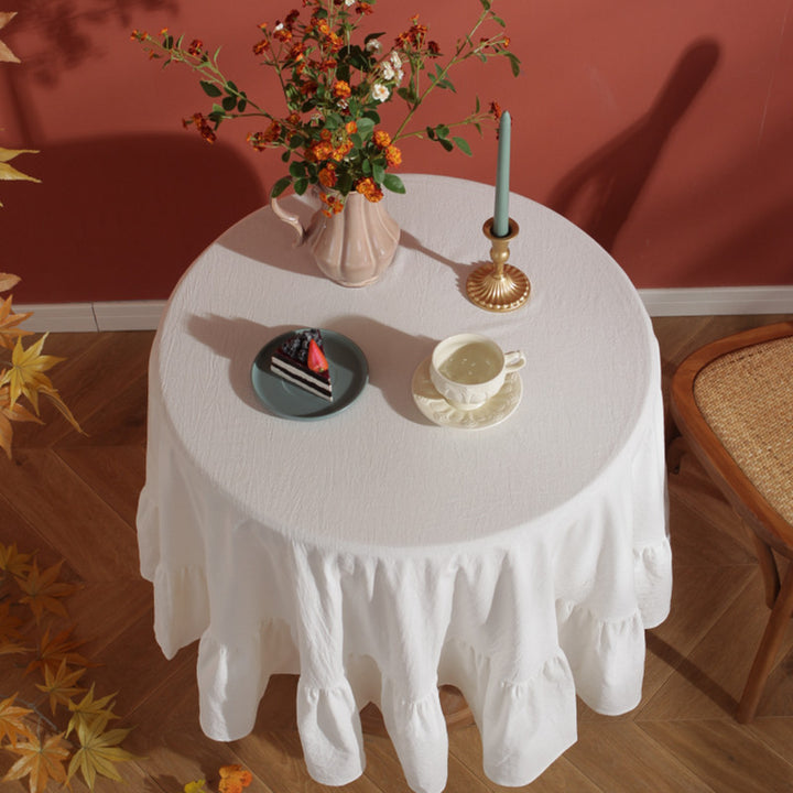 Round coffee table cloth in an affordable luxury style