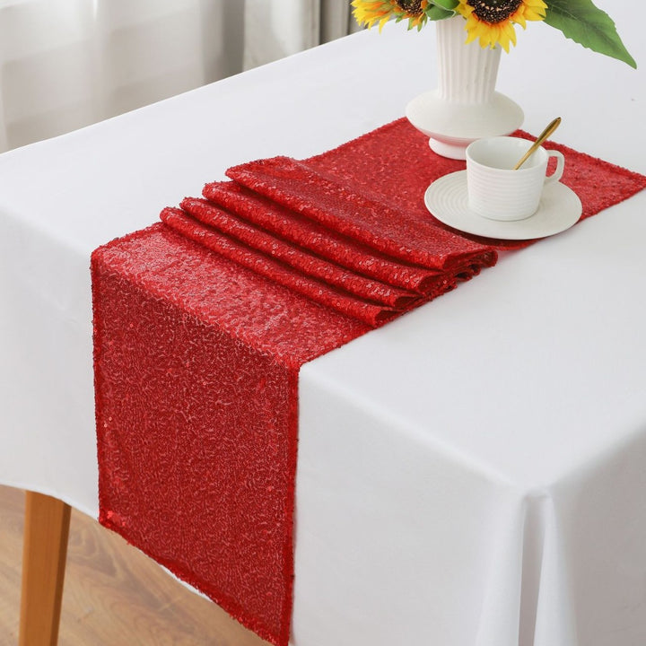 Star-sequin table runner, suitable for banquet and party decorations.