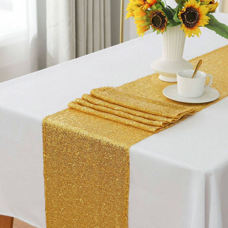 Star-sequin table runner, suitable for banquet and party decorations.