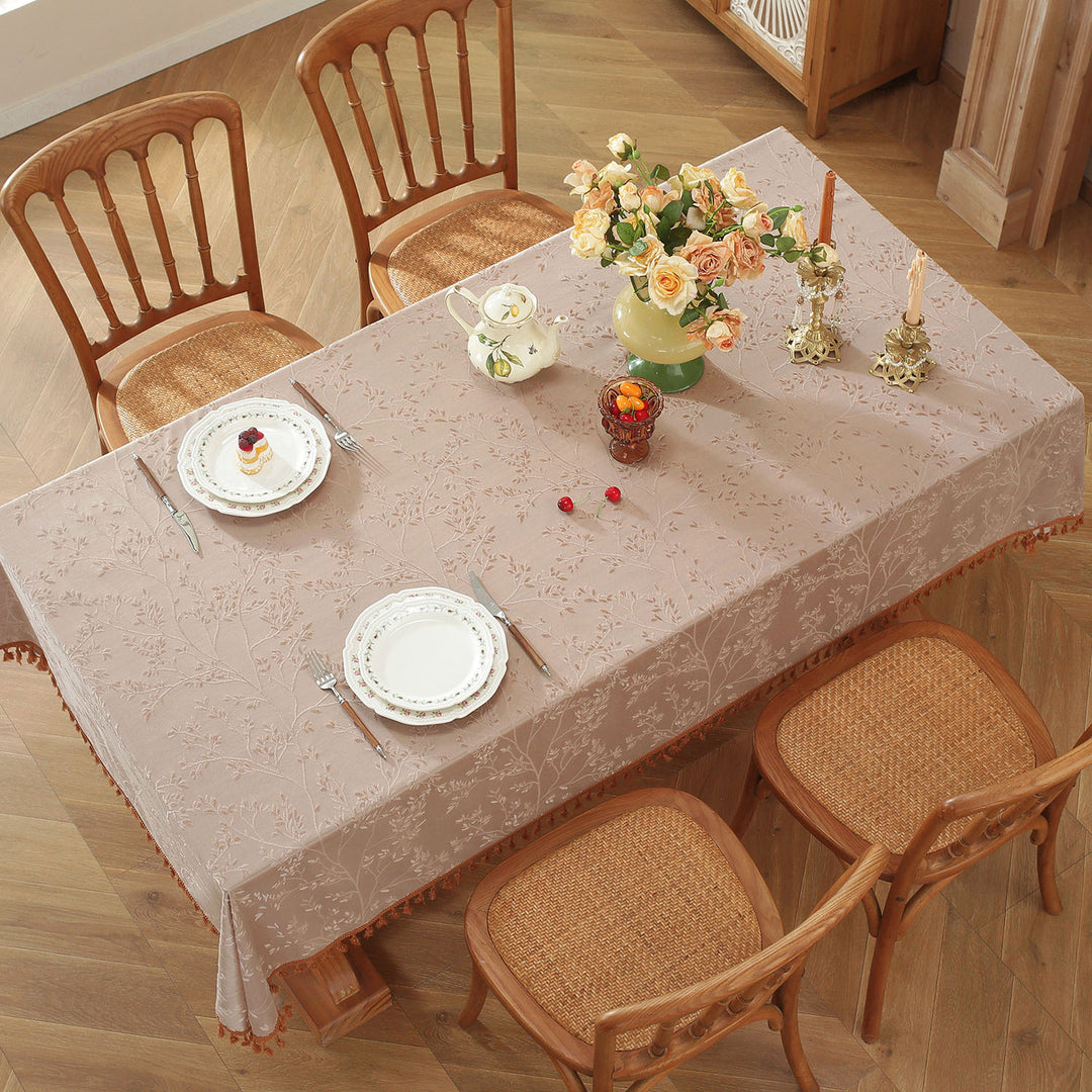 Fresh, pastoral-style American tablecloth