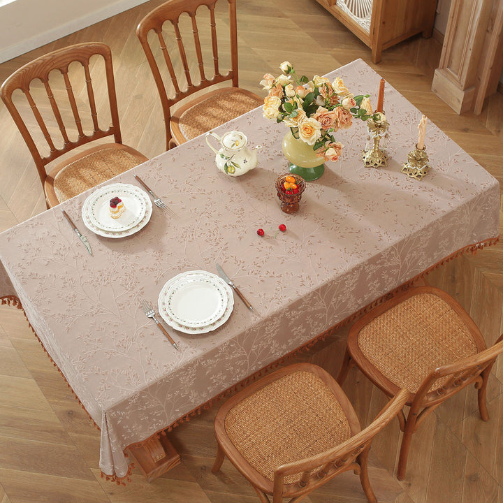 Fresh, pastoral-style American tablecloth