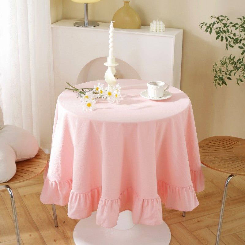 Round coffee table cloth in an affordable luxury style