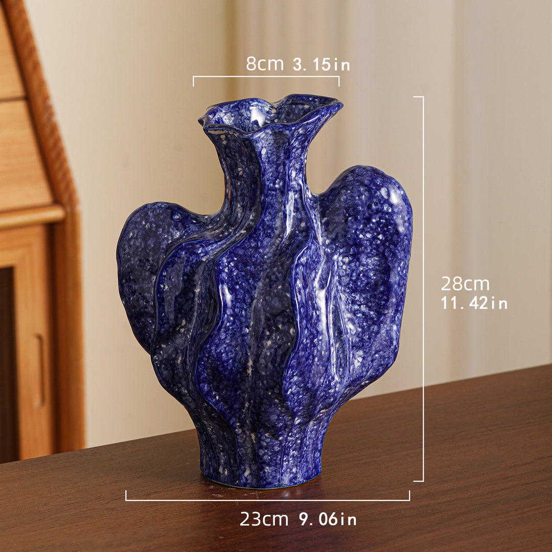 Exquisite vintage-style blue and white porcelain vase ornament