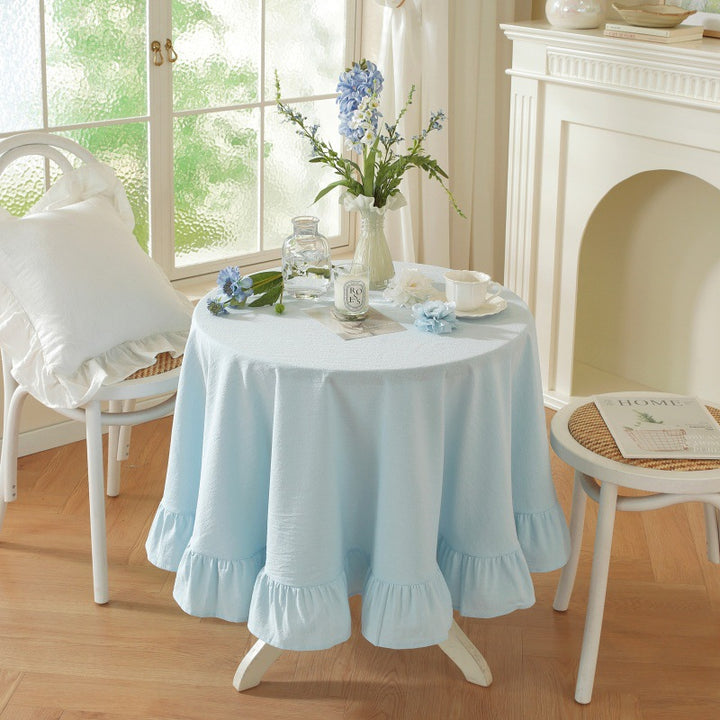 Round coffee table cloth in an affordable luxury style
