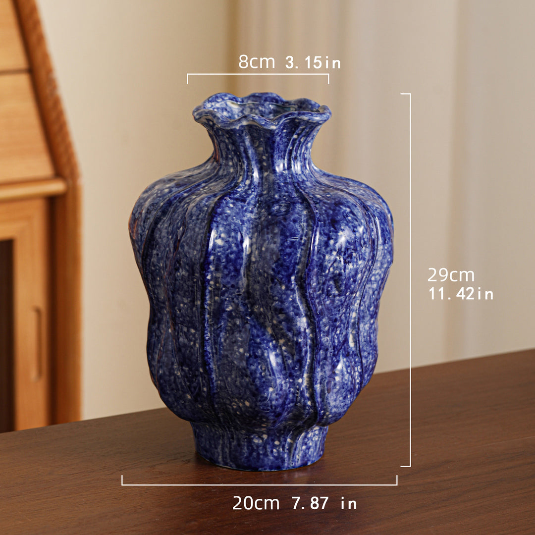 Exquisite vintage-style blue and white porcelain vase ornament