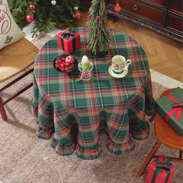 Round coffee table cloth in an affordable luxury style