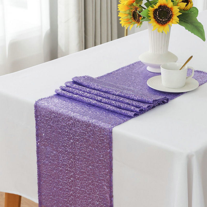 Star-sequin table runner, suitable for banquet and party decorations.
