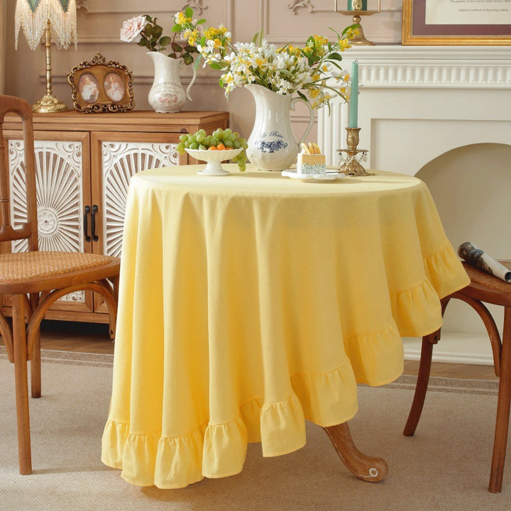 Round coffee table cloth in an affordable luxury style