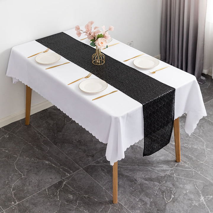 Star-sequin table runner, suitable for banquet and party decorations.
