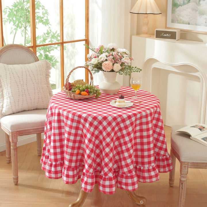 Round coffee table cloth in an affordable luxury style