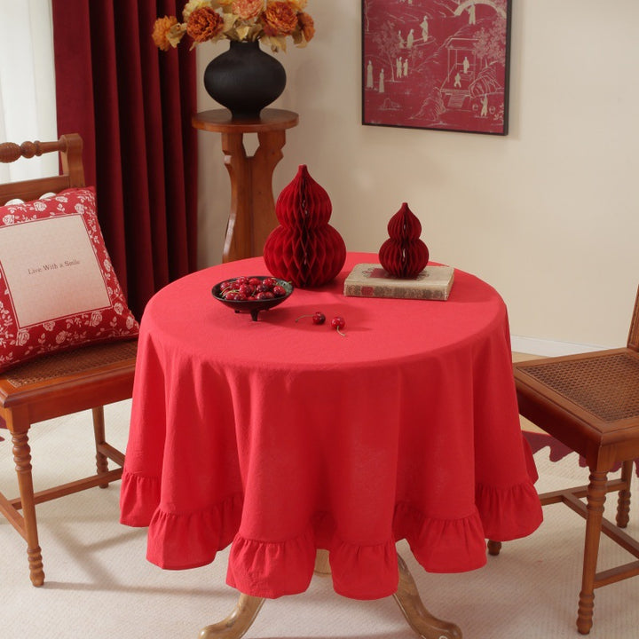Round coffee table cloth in an affordable luxury style