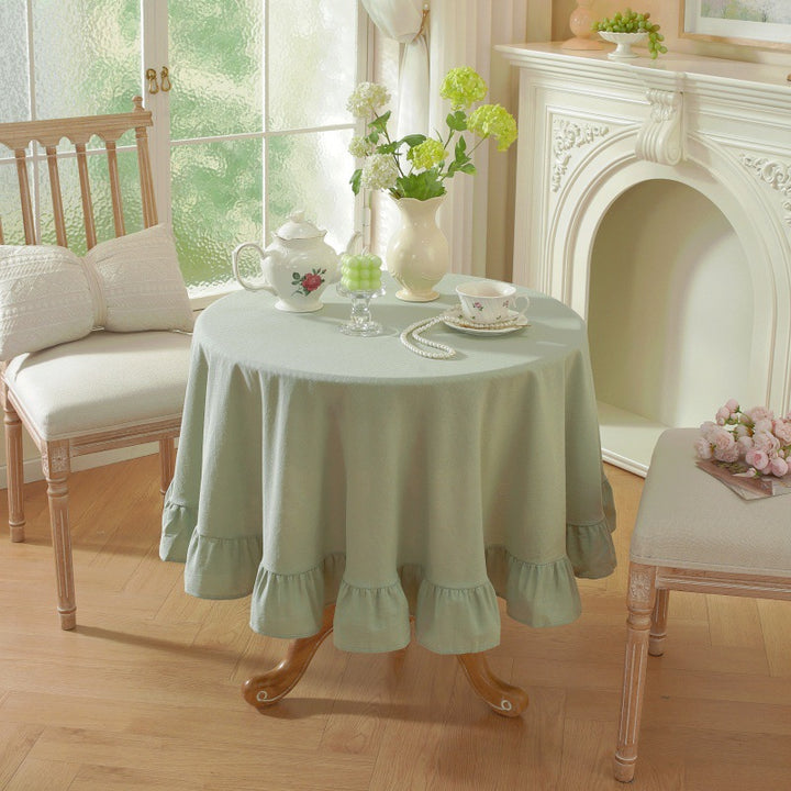 Round coffee table cloth in an affordable luxury style