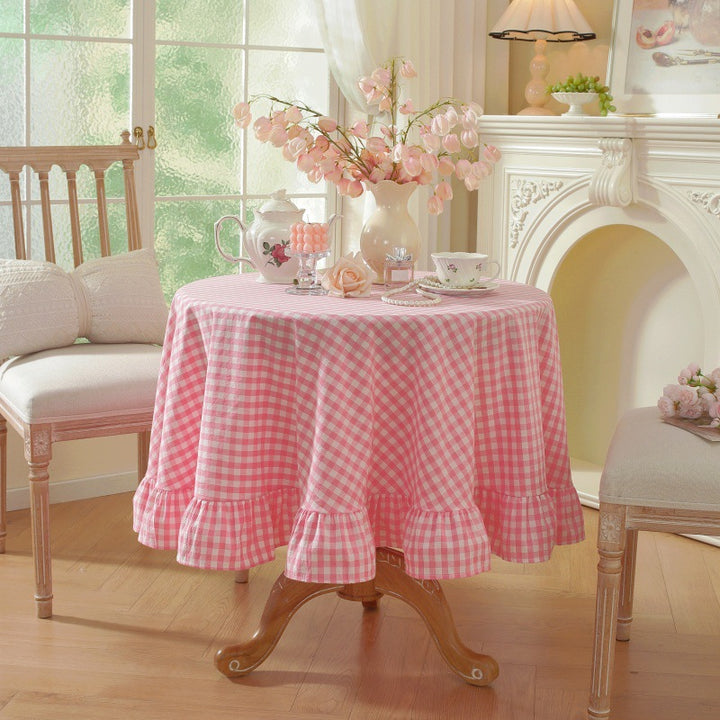 Round coffee table cloth in an affordable luxury style