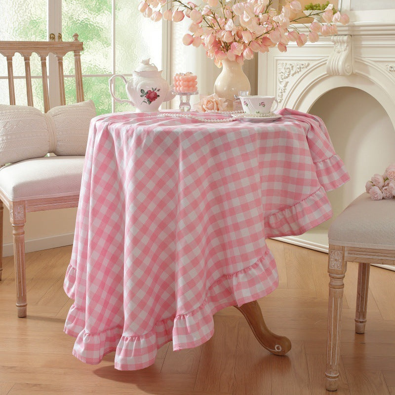 Round coffee table cloth in an affordable luxury style