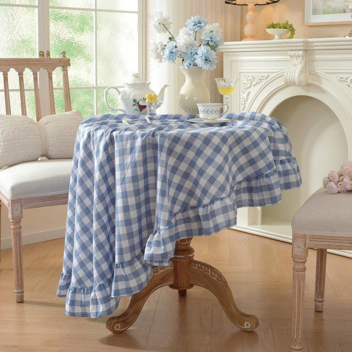 Round coffee table cloth in an affordable luxury style