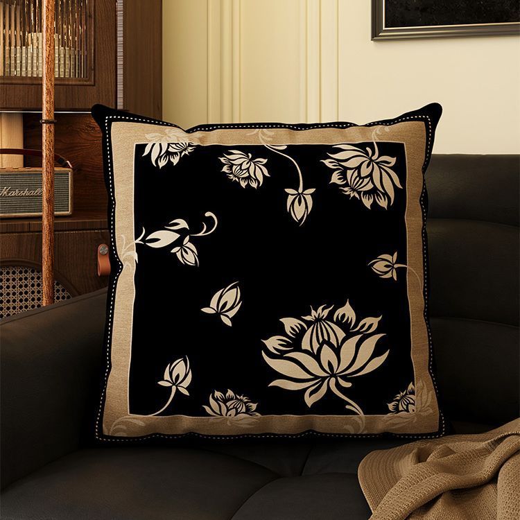Luxury Throw Pillow in American Vintage Style